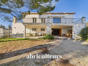 Charmante maison T4 avec possibilité d'aménagement  terrasses et jardin à Eguilles (13510)