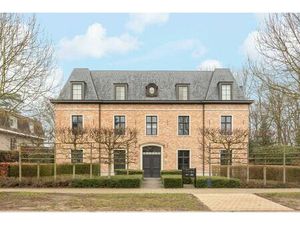 Luxe villa appartement in een kleinschalige residentie met lift.
