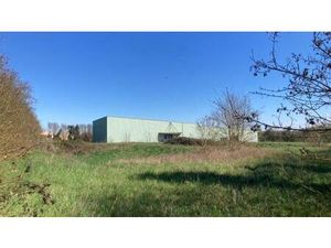 Dépôt industriel de 1500 m² sur 13.631 m² de terrain