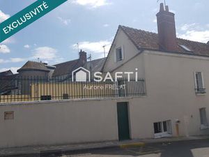 Maison de Ville à Rénover - Potentiel et Emplacement Exceptionnels à Sainte-Maure-de-Toura