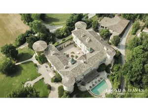 CHÂTEAU DU XIII ème aux portes de la Drôme Provençale