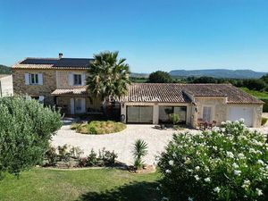 A vendre  entre Uzès et Avignon  maison en pierre avec piscine