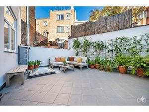 Appartement te koop in Laken met 2 slaapkamers