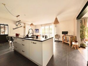 A VENDRE : T4 transformé en T3 aux allures de maison / Vue Bell