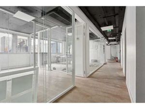 Location Local Professionnel 838m²