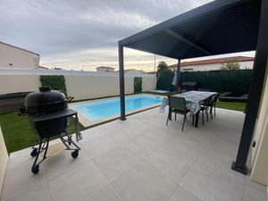 A VENDRE BELLE VILLA AVEC PISCINE A NISSAN LEZ ENSERUNES