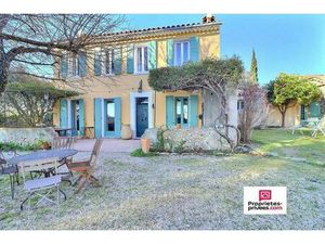 Mas Provençal sur parcelle de 13 020 m2 avec vignes en fermage et Oliveraie