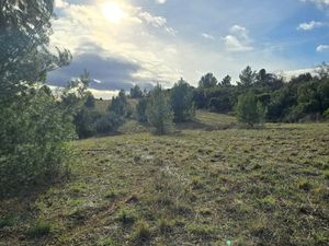 Terrain à agricole de 8 500 m² à GABIAN (34)