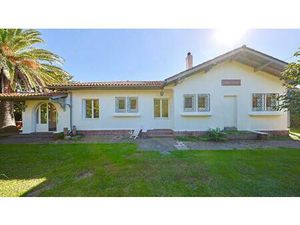 Maison des années 50 à réinventer au coeur d'un écrin végétal