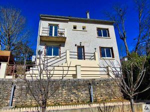 Maison avec vue sur le village