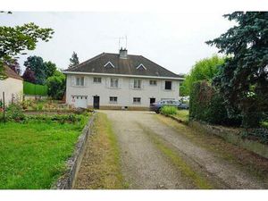 Paray le Monial  maison à l'entrée du centre ville