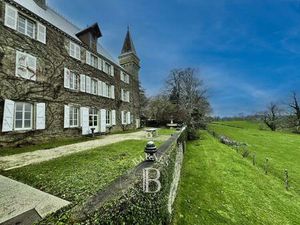 Rhône-Alpes - Château - Vue dégagée et piscine