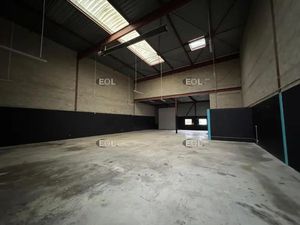 Local d'activité avec bureaux de 460 m² à Louer - Montevrain (77)