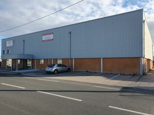 Location local industriel 1095 m² à Perpignan (66000)