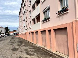 Parking/box 1 pièce 20 m²