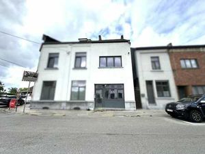 Maison 3 façades à rénover – Gros potentiel – Moustier