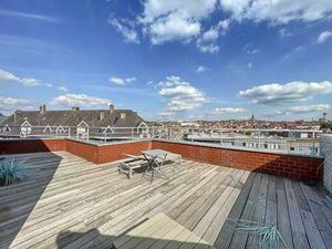 QUARTIER EUROPÉEN  PENTHOUSE MEUBLÉ 3CH +TERRASSE + PARKING