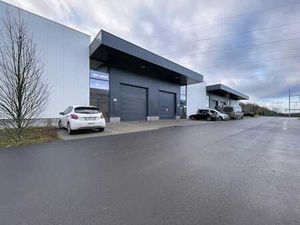 Cellule de 194 m² – Zoning d’Achêne  accès E411