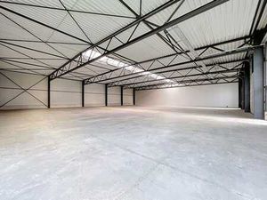 Cellule de 580 m² – Zoning d’Achêne  accès E411