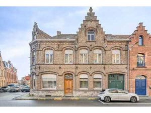 Karaktervolle burgerwoning met uitzonderlijke charme en t...