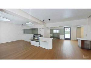 Restaurant  snack  terrasse  parking  surface pour logement