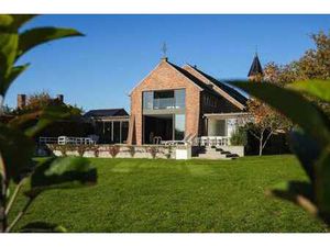 Chapelle transformée en œuvre d'art !