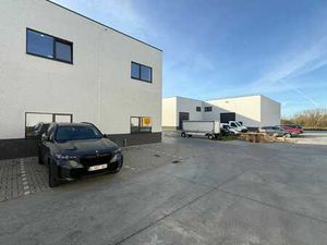 Recent magazijn met kantoorruimte – uitstekende ligging