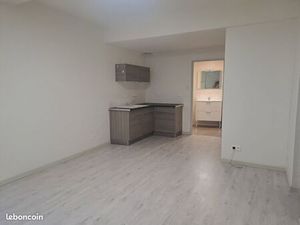 Studio de 30m2 avec petite chambre séparée à louer à St Lager