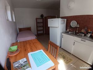 Chambre meublée Piton St LEU avec SDB et kichenette