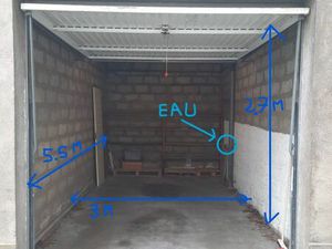 Grand garage box eau électricité porte motorisée