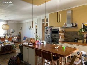 Une maison avec jardin sur un toit entre 8ème et 7ème