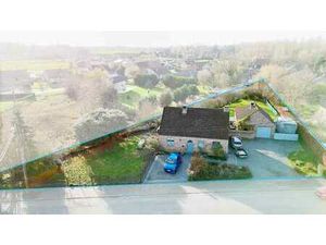 Maison énergétique avec jardin et grand garage