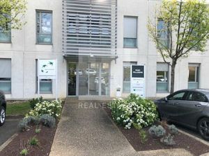 Location bureau 81 m² à Limas (69400)