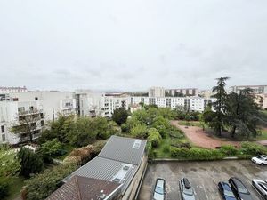 Location garage 12 m² à Villeurbanne (69100)