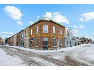 Ruim appartement met 3 slaapkamers  groot terras en autostaa