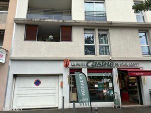 À vendre Garage fermé