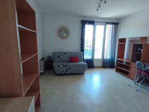 Studio meublé balcon parking privé