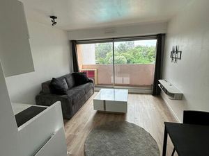 Studio meublé à l'année