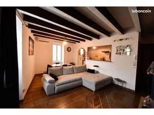 Location à l'année maison de village T3 + bureau meublée et climatisée