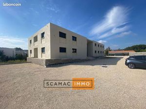 Bâtiment 800 m²