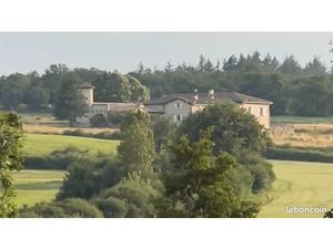 RARE AUX PORTES DE LYON BELLE PROPRIETE DE CARACTERE 480m² + DEPENDANCES SUR 3HA de TERRAI