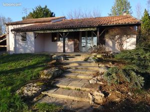 Loue ECHIRE grande maison en surplomb de la Sèvre Niortaise avec surfaces annexes