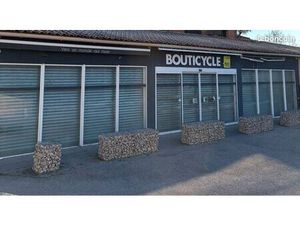 Local commercial 340m² - Plain-pied - Vitrine 18m -