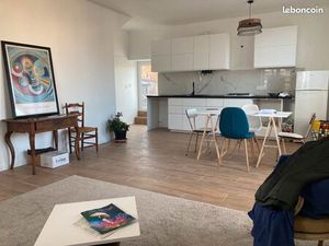 Grande maison refaite à neuf avec terrasse  jardinet et garage