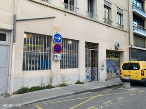 Local commerciale plateau croix rousse 80m3