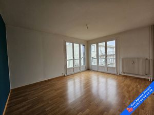 Appartement proche gare avec place de stationnement.