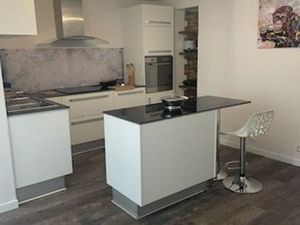 Loue appartement meublée l'année