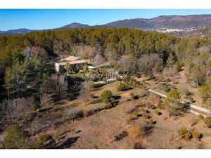 Vente maison 10 pièces 450 m² Callas (83830)