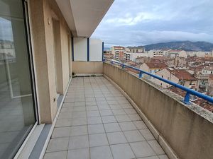 RAVISSANT TYPE 2 DE 42.51 M2 AVEC TERRASSE AU COEUR DU 8EME
