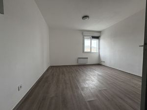 À vendre Studio de 17 82 m2 Orléans Sud  proche tram
